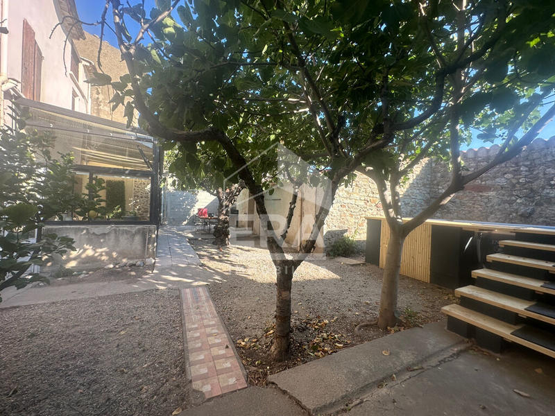 Maison - 245 m² - 11 pièces