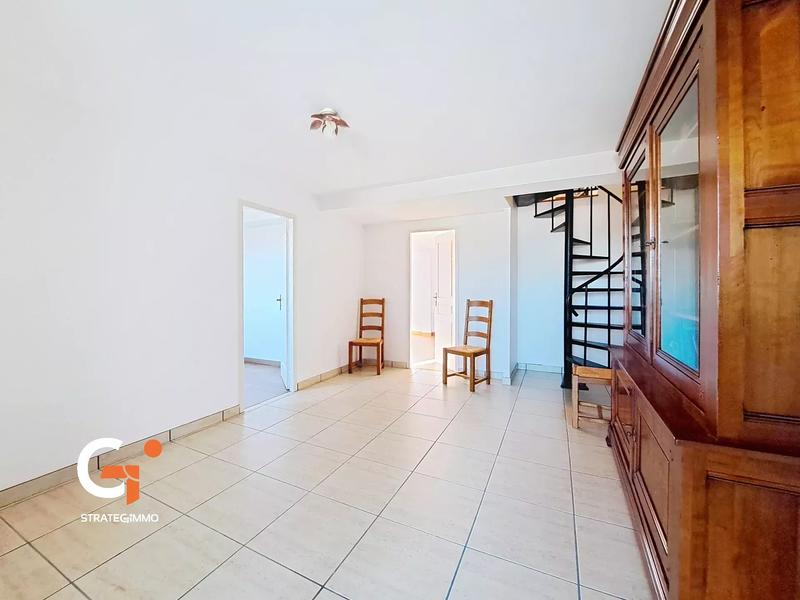 Maison - 240 m² - 8 pièces