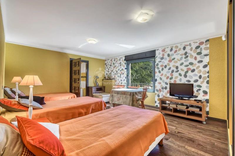 Maison - 452 m² - 12 pièces