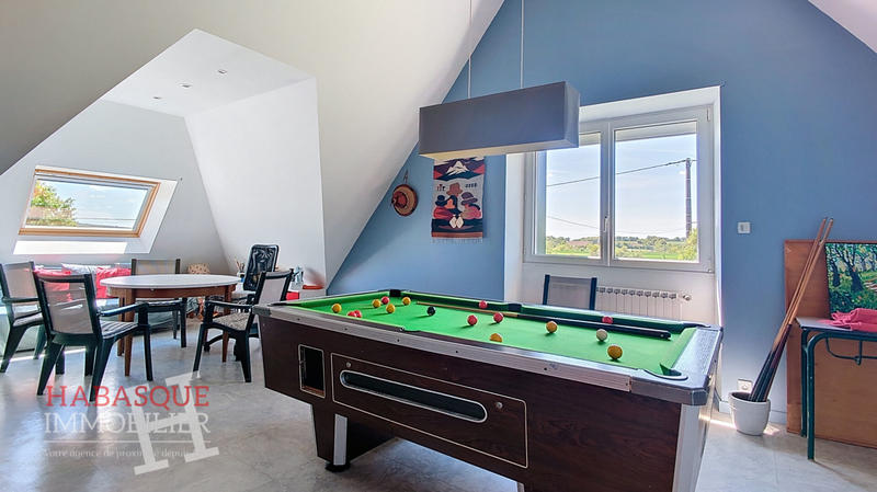 Maison - 170 m² - 9 pièces