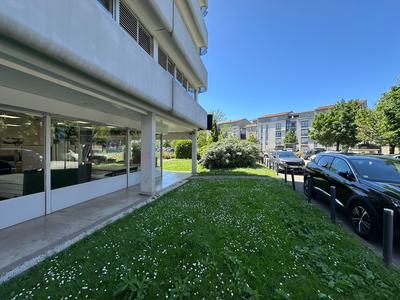 Local commercial - 45 m² - 2 pièces