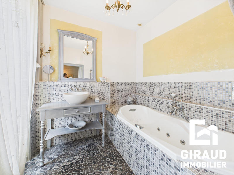 Maison - 208 m² - 7 pièces