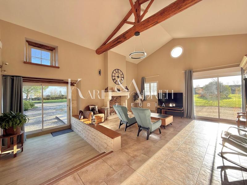 Maison - 216 m² - 7 pièces