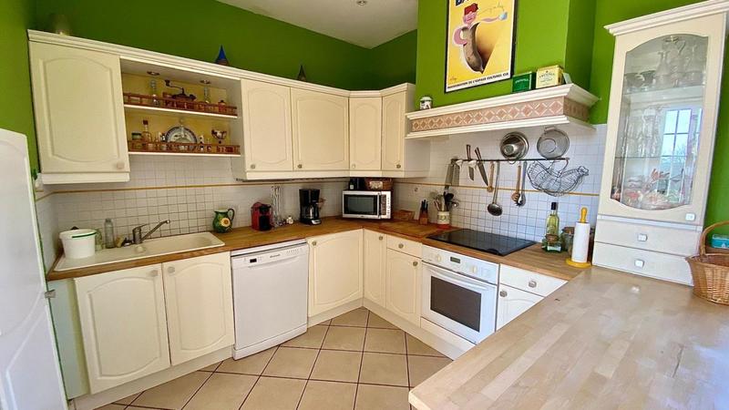 Propriété - 105 m² - 10 pièces