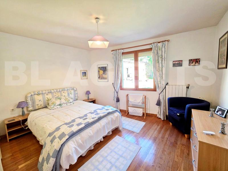 Maison - 212 m² - 7 pièces