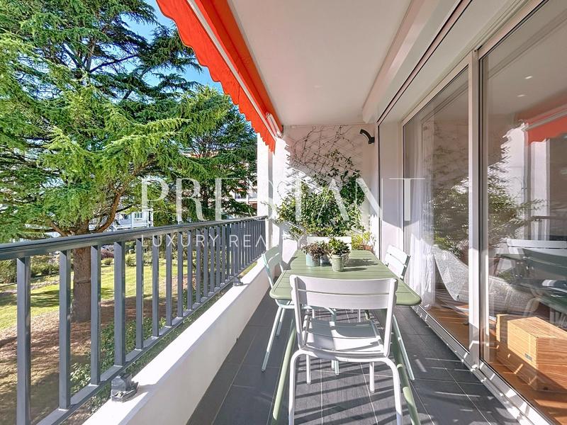 Appartement - 99 m² - 4 pièces