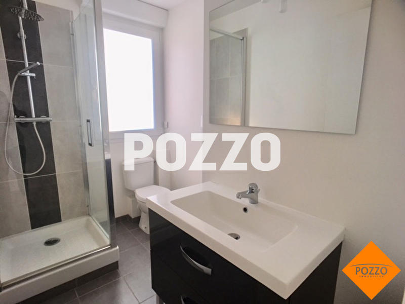 Immeuble - 215 m² - 14 pièces