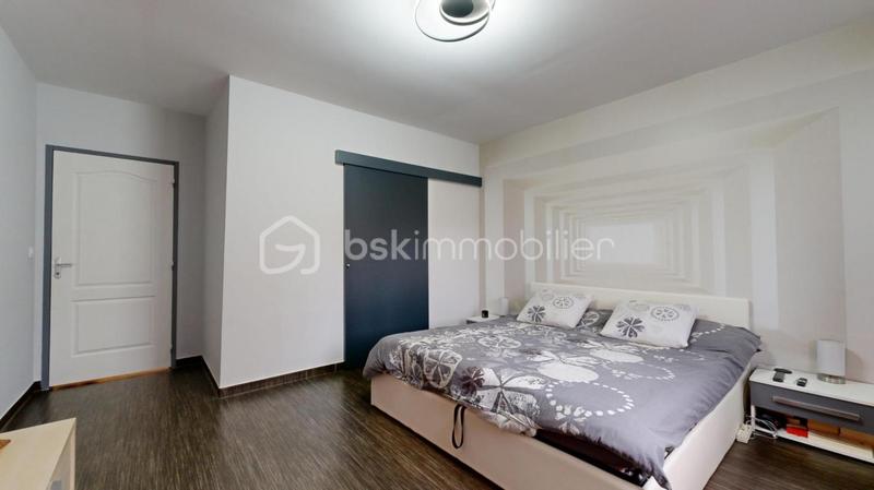 Maison traditionnelle - 213 m² - 8 pièces