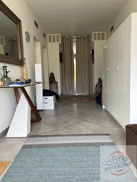 Maison - 240 m² - 6 pièces