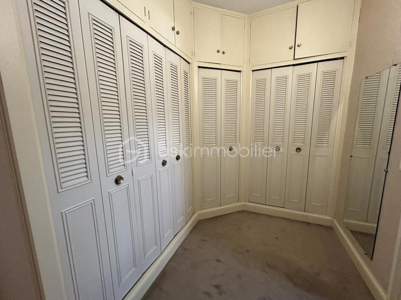 Propriété - 453 m² - 10 pièces