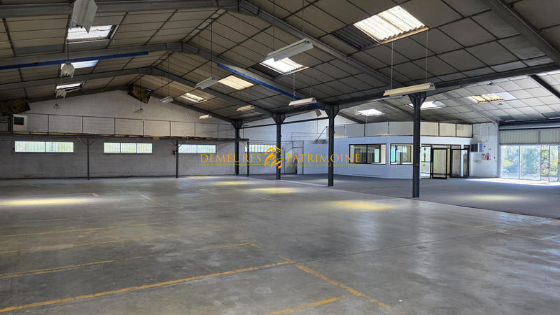 Local commercial - 1 272 m²