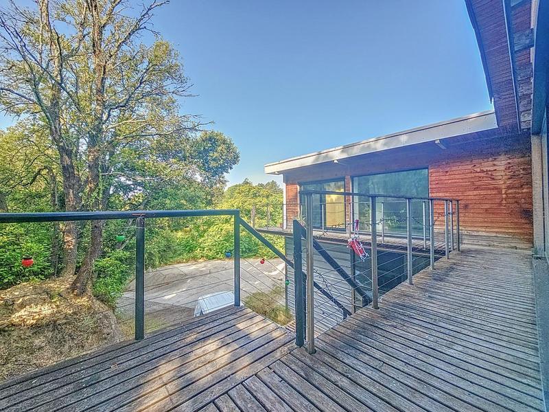 Maison - 260 m² - 9 pièces