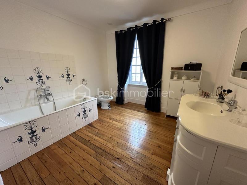 Propriété - 206 m² - 7 pièces