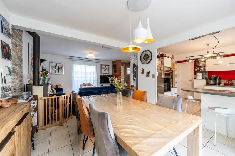 Maison - 95 m² - 5 pièces
