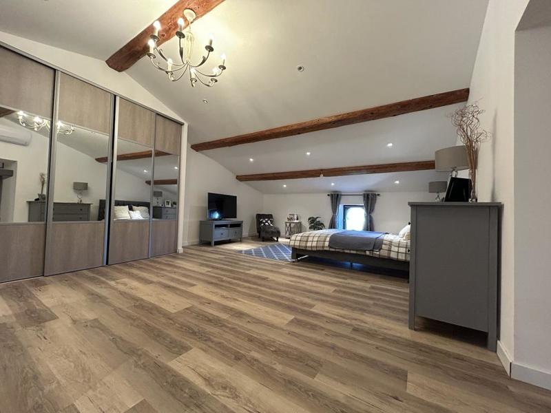 Maison - 405 m² - 13 pièces