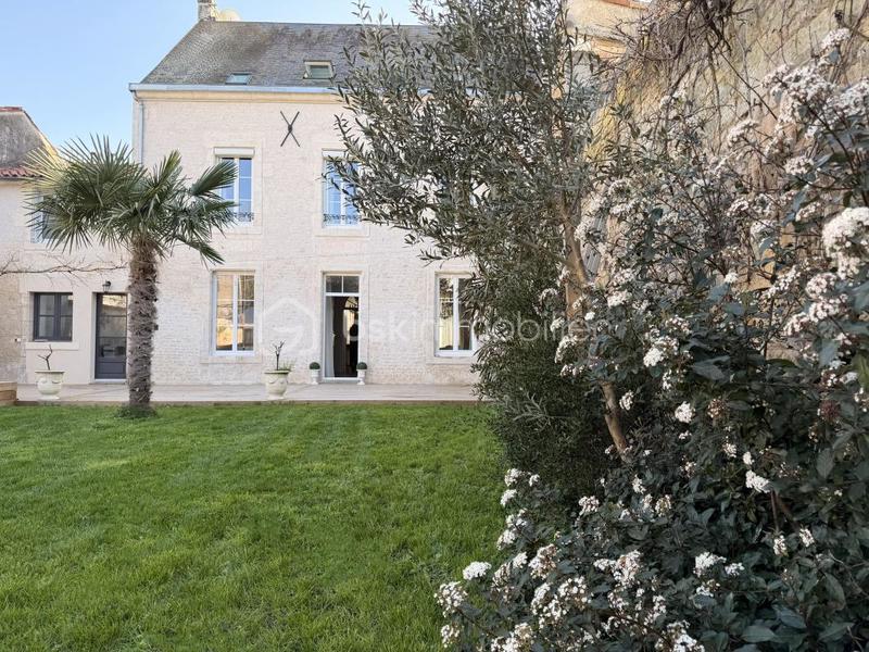 Maison de maîtres - 256 m² - 8 pièces