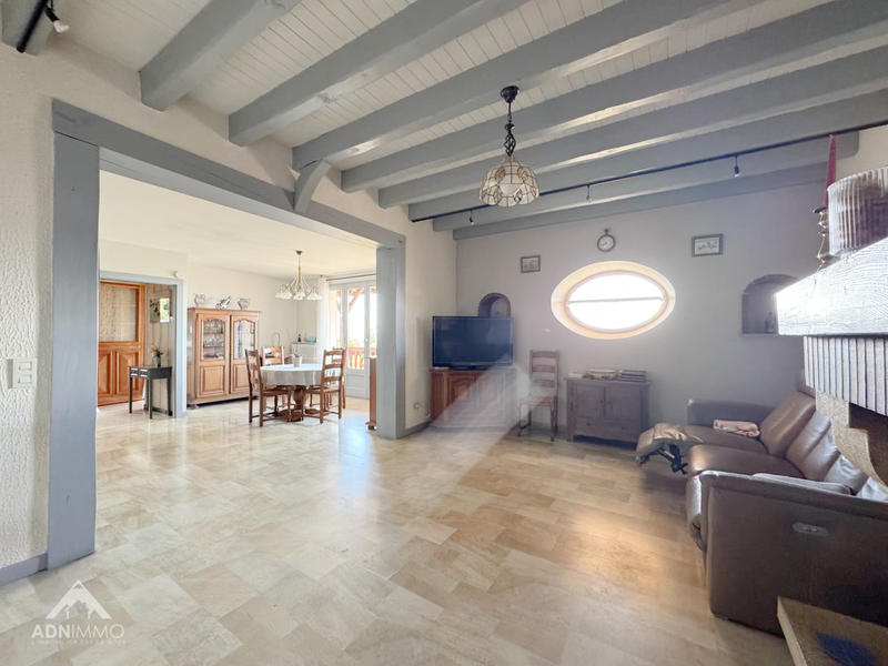 Maison - 210 m² - 7 pièces