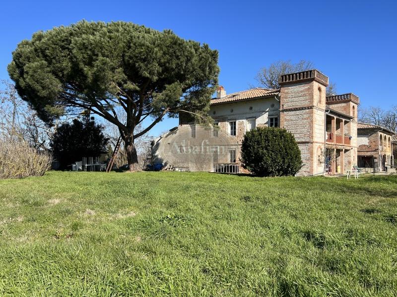 Maison - 706 m² - 22 pièces