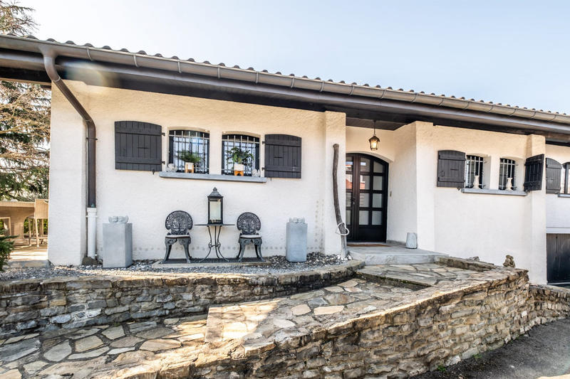 Maison - 206 m² - 7 pièces