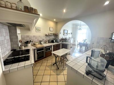 Maison - 375 m² - 11 pièces