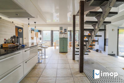 Maison - 180 m² - 7 pièces