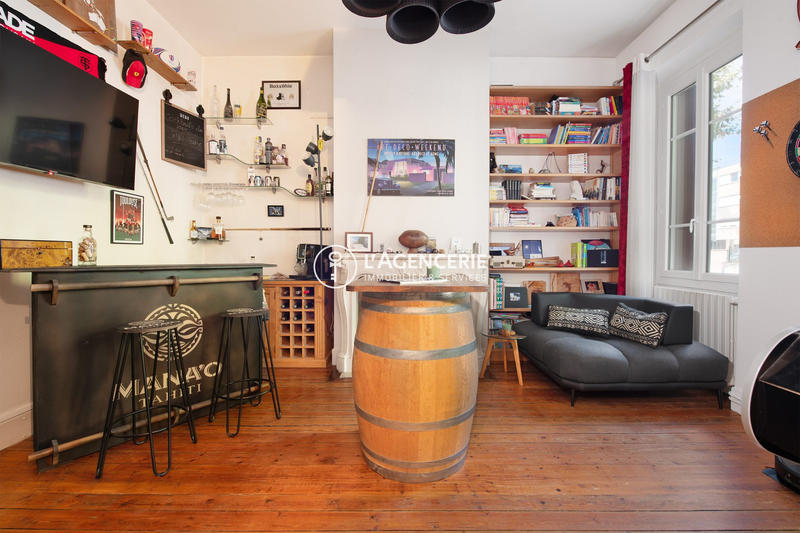 Maison - 235 m² - 9 pièces