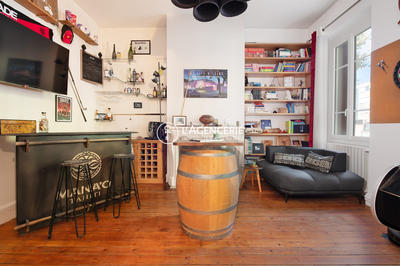 Maison - 235 m² - 9 pièces