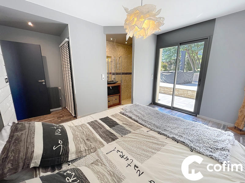 Maison contemporaine - 279 m² - 12 pièces