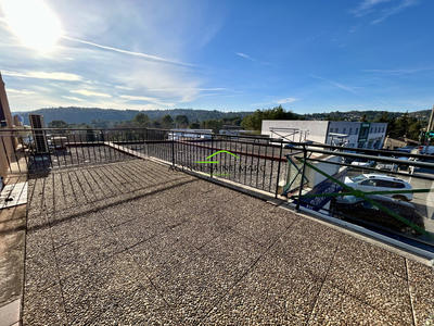 Appartement - 77 m² - 3 pièces