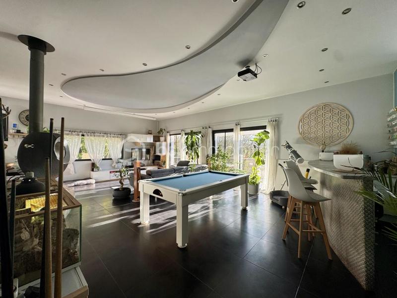 Maison - 212 m² - 7 pièces