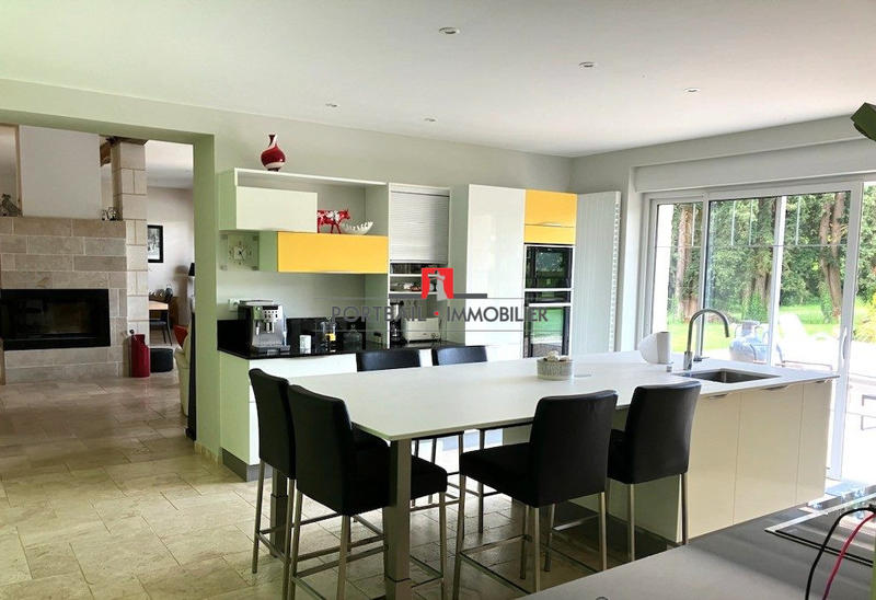 Maison - 400 m² - 12 pièces