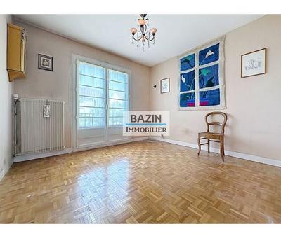 Maison traditionnelle - 94 m² - 6 pièces