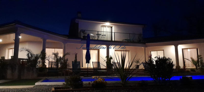 Maison - 235 m² - 8 pièces