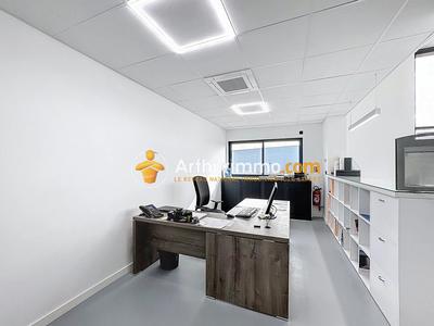 Bureau - 936 m²