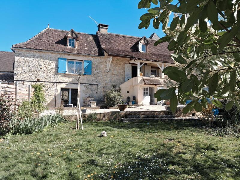 Maison - 202 m² - 15 pièces