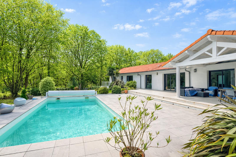 Maison - 180 m² - 5 pièces