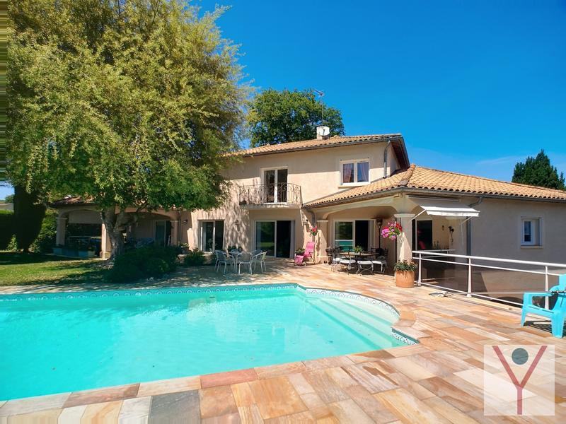 Maison - 258 m² - 7 pièces