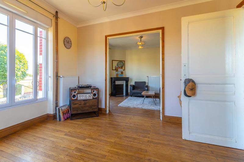 Maison - 90 m² - 6 pièces