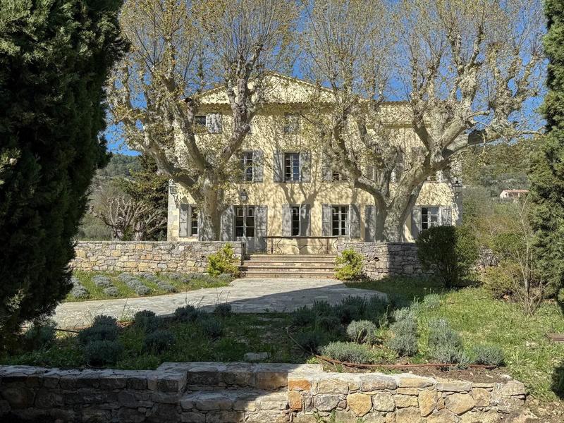 Maison - 359 m² - 10 pièces