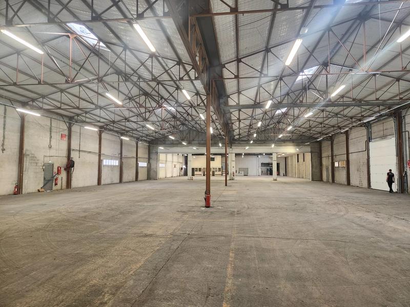 Entrepôt - 3 600 m² - 1 pièce