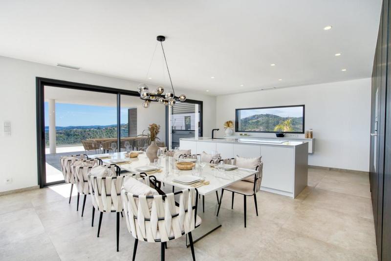 Villa - 287 m² - 7 pièces