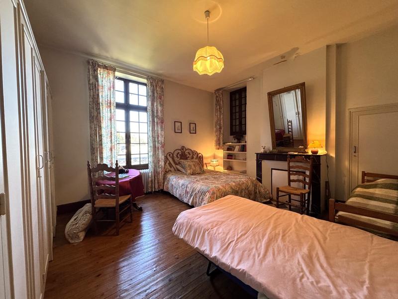 Maison - 222 m² - 7 pièces