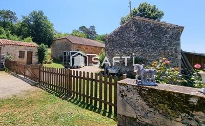 Maison - 90 m² - 5 pièces