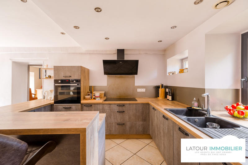 Maison - 220 m² - 10 pièces