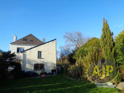 Maison - 290 m² - 12 pièces