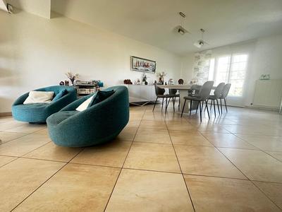 Maison traditionnelle - 120 m² - 6 pièces