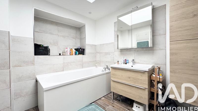 Maison - 98 m² - 5 pièces