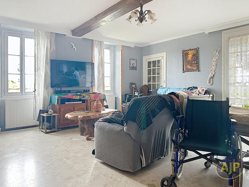 Maison - 220 m² - 9 pièces