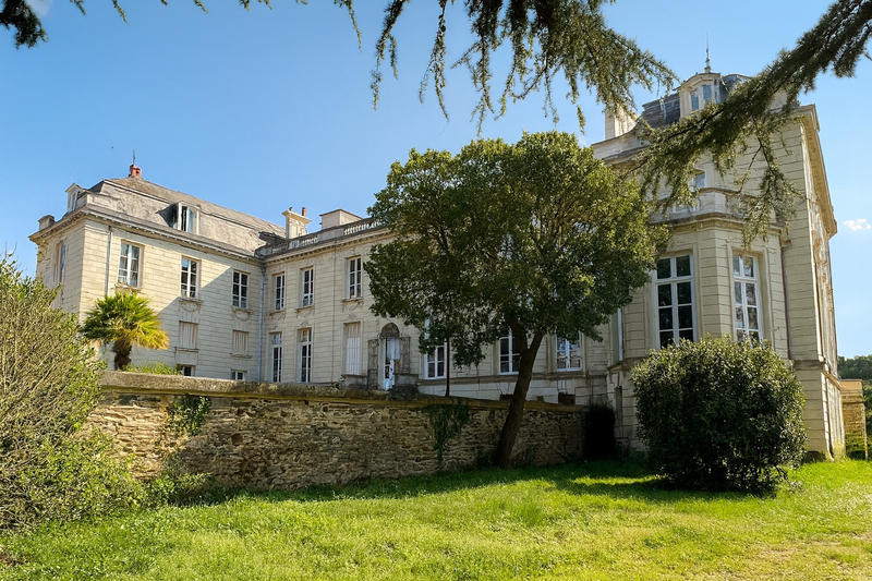 Appartement - 630 m² - 9 pièces