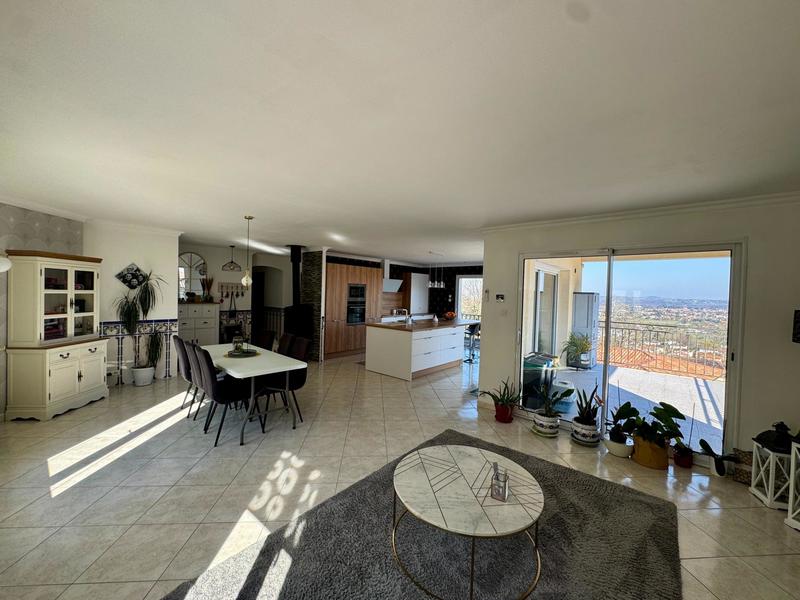 Maison - 230 m² - 8 pièces